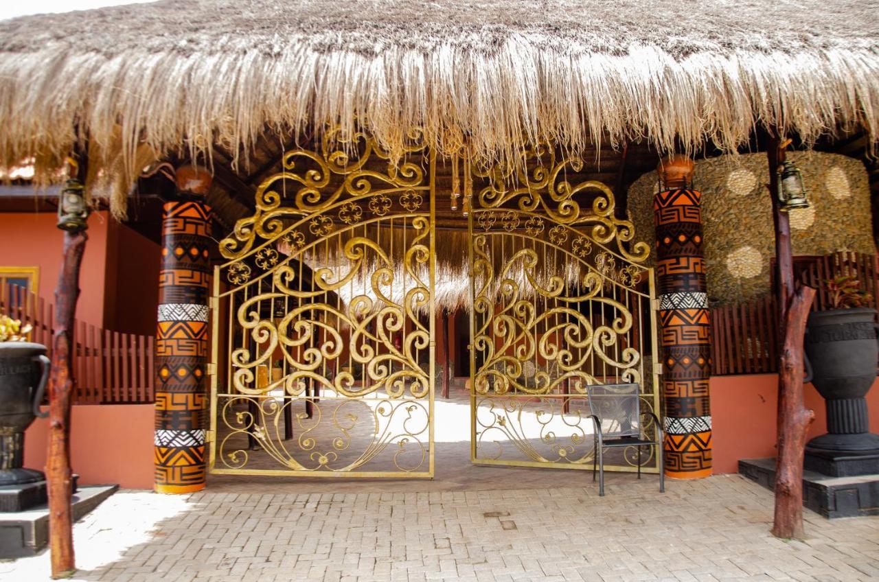 Ike'S Cultural Village Kumasi Zewnętrze zdjęcie